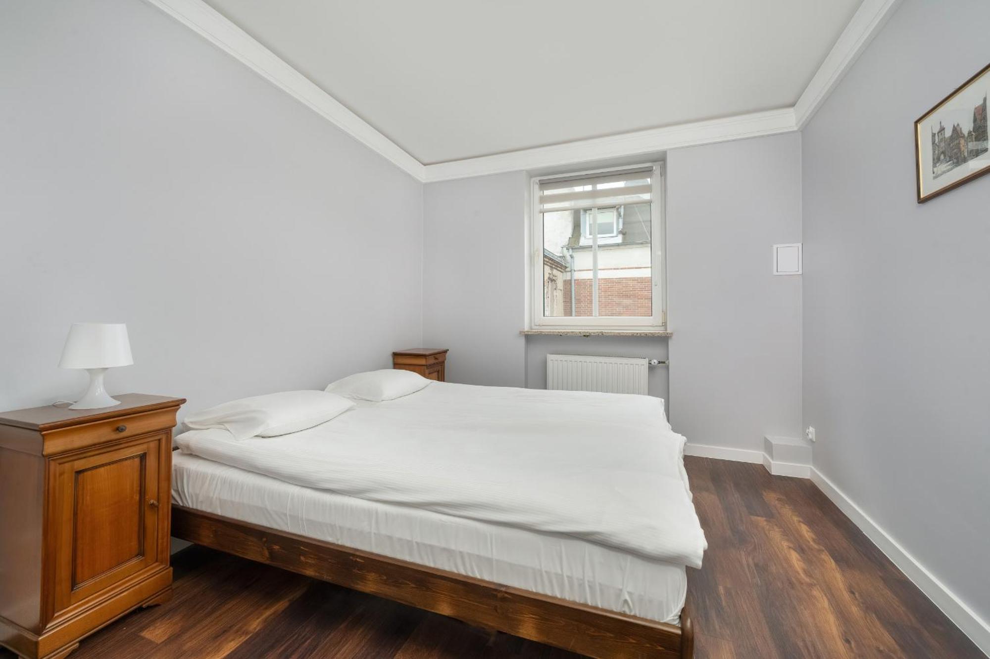 Apartament Z 2 Sypialniami I Oddzielna Kuchnia W Centrum Wroclawia Na 4 Pietrze By Renters *