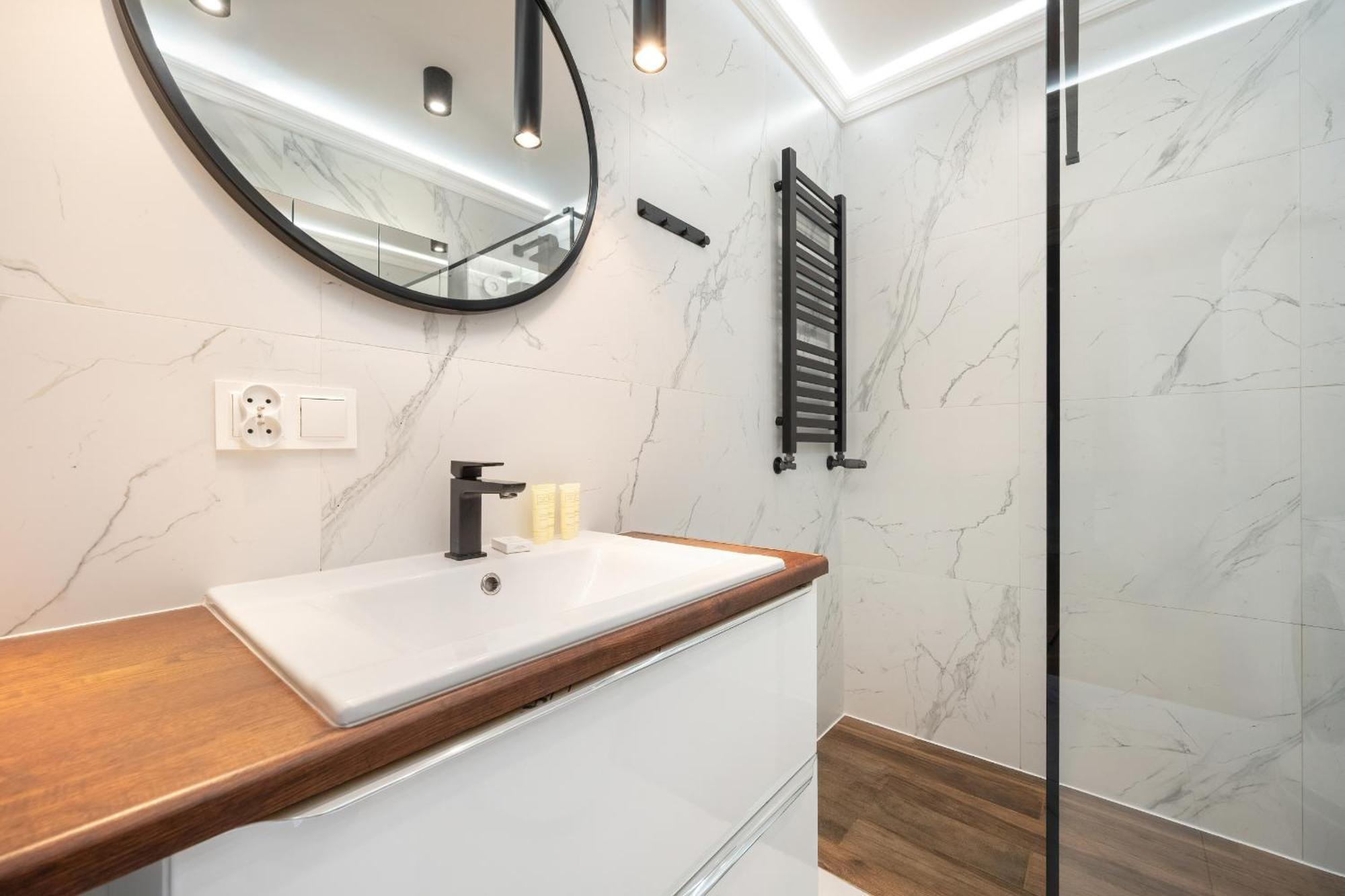 Apartament Z 2 Sypialniami I Oddzielna Kuchnia W Centrum Wroclawia Na 4 Pietrze By Renters