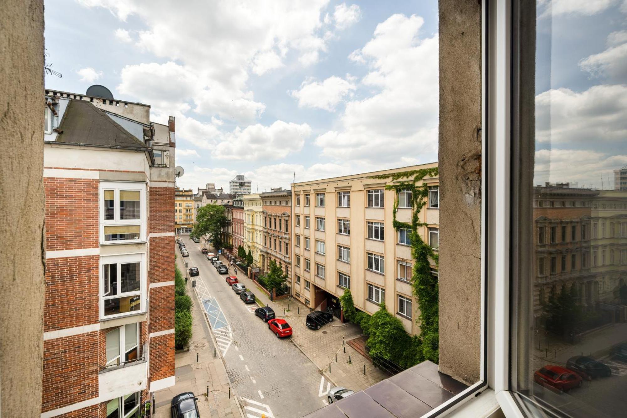 Z 2 Sypialniami I Oddzielna Kuchnia W Centrum Wroclawia Na 4 Pietrze By Renters Apartament Wrocław